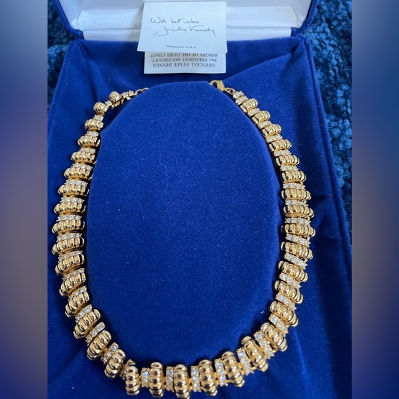 Jacqueline Bouvier Kennedy by Camrose & Kross Necklace - Picture 3 of 10